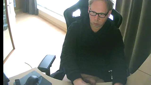 Snapshot of kinkyslet8 chatting on 10-15-25, 03:12 kinkyslet8 online show from 10-15-25, 03:12