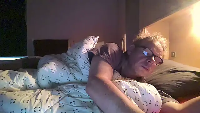 Snapshot of kinkyslet8 chatting on 10-19-25, 07:09 kinkyslet8 online show from 10-19-25, 07:09