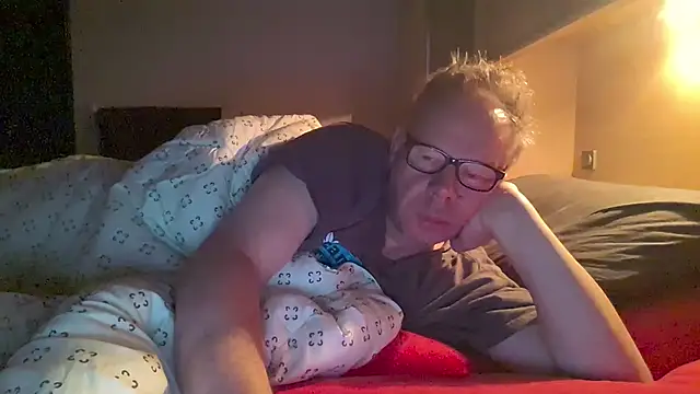 Snapshot of kinkyslet8 chatting on 10-31-25, 06:58 kinkyslet8 online show from 10-31-25, 06:58