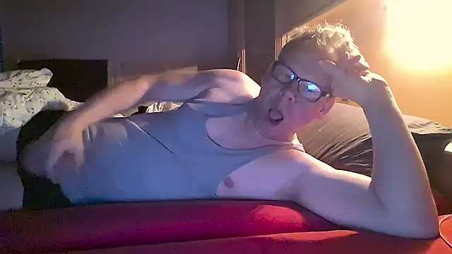 Snapshot of kinkyslet8 chatting on 11-30-25, 08:40 kinkyslet8 online show from 11-30-25, 08:40