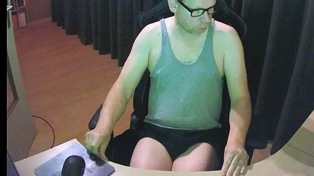 Snapshot of kinkyslet8 chatting on 12-04-25, 09:18 kinkyslet8 online show from 12-04-25, 09:18