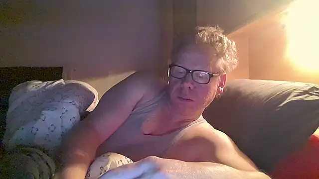 Snapshot of kinkyslet8 chatting on 12-20-25, 06:53 kinkyslet8 online show from 12-20-25, 06:53