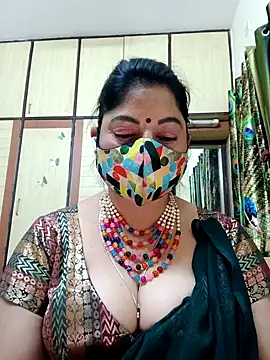 Snapshot of Ratna-777 chatting on 02-08-25, 11:01 Ratna-777 online show from 02-08-25, 11:01