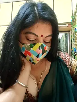 Snapshot of Ratna-777 chatting on 03-08-25, 12:33 Ratna-777 online show from 03-08-25, 12:33
