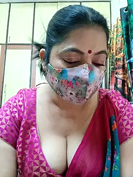 Snapshot of Ratna-777 chatting on 10-13-25, 05:57 Ratna-777 online show from 10-13-25, 05:57