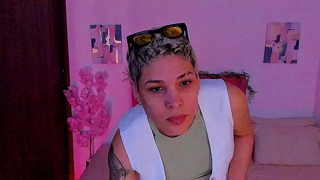 Snapshot of Charlee_pink chatting on 10-24-25, 05:31 Charlee pink online show from 10-24-25, 05:31