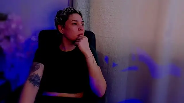 Snapshot of Charlee_pink chatting on 11-16-25, 06:02 Charlee pink online show from 11-16-25, 06:02