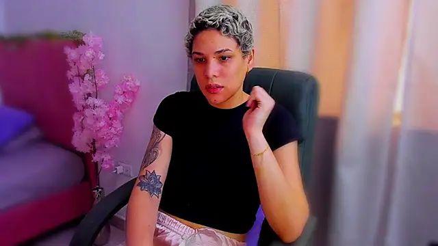 Snapshot of Charlee_pink chatting on 11-19-25, 03:34 Charlee pink online show from 11-19-25, 03:34