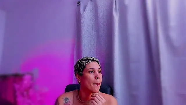 Snapshot of Charlee_pink chatting on 11-20-25, 03:39 Charlee pink online show from 11-20-25, 03:39