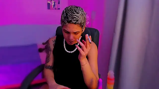 Snapshot of Charlee_pink chatting on 11-22-25, 04:44 Charlee pink online show from 11-22-25, 04:44