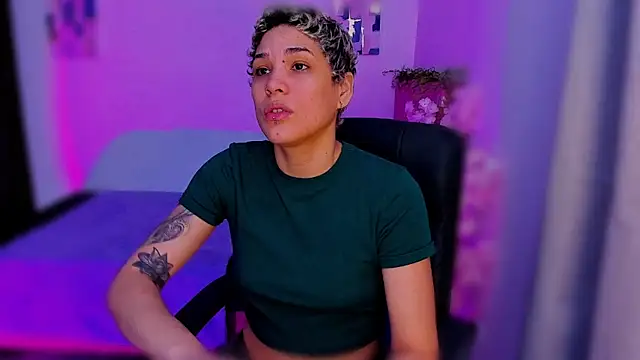 Snapshot of Charlee_pink chatting on 11-24-25, 08:19 Charlee pink online show from 11-24-25, 08:19