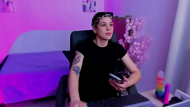 Snapshot of Charlee_pink chatting on 11-28-25, 04:53 Charlee pink online show from 11-28-25, 04:53