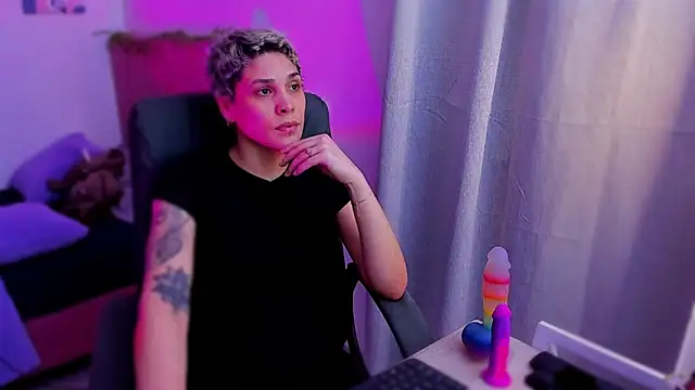 Snapshot of Charlee_pink chatting on 11-29-25, 04:59 Charlee pink online show from 11-29-25, 04:59