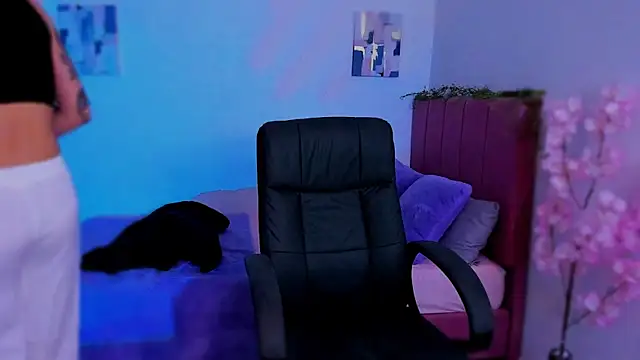 Snapshot of Charlee_pink chatting on 12-05-25, 01:47 Charlee pink online show from 12-05-25, 01:47