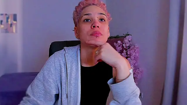 Snapshot of Charlee_pink chatting on 12-14-25, 06:56 Charlee pink online show from 12-14-25, 06:56