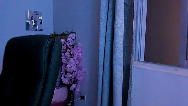 Snapshot of Charlee_pink chatting on 12-15-25, 07:01 Charlee pink online show from 12-15-25, 07:01