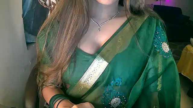 Snapshot of Cute-Tara chatting on 10-05-25, 04:16 Cute-Tara online show from 10-05-25, 04:16