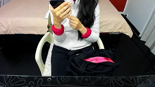 Snapshot of Abrillee1 chatting on 01-04-25, 07:02 Abrillee1 online show from 01-04-25, 07:02