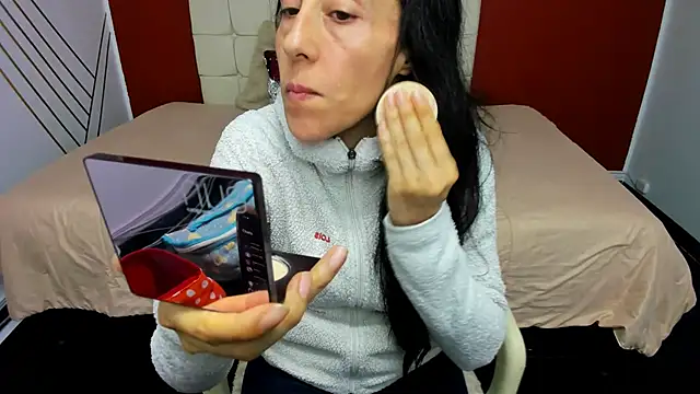 Snapshot of Abrillee1 chatting on 02-17-25, 07:42 Abrillee1 online show from 02-17-25, 07:42