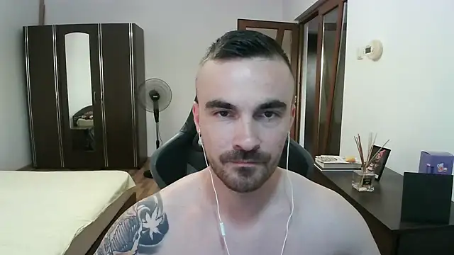 Snapshot of mu5clemania2 chatting on 07-20-26, 05:37 mu5clemania2 online show from 07-20-26, 05:37