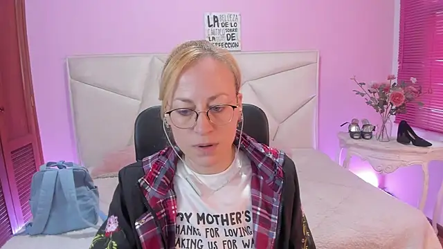 Snapshot of SammySanders chatting on 05-23-26, 11:03 SammySanders online show from 05-23-26, 11:03