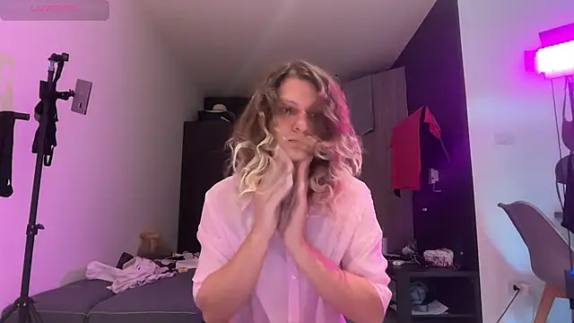 Alice Pinkhead online show from 12-15-25, 06:50