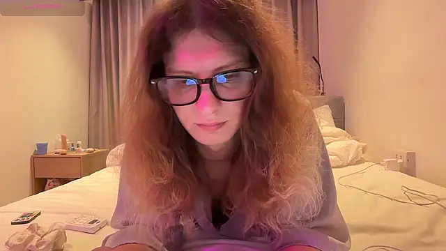Snapshot of Alice_Pinkhead chatting on 05-26-26, 09:38 Alice Pinkhead online show from 05-26-26, 09:38