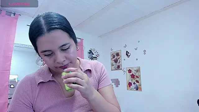 SophieWoods  online show from 12-20-24, 03:42