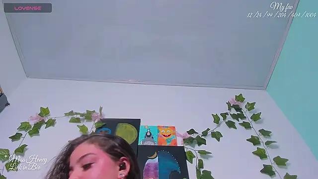 Snapshot of Mxss_Honey chatting on 09-13-25, 09:20 Mxss Honey online show from 09-13-25, 09:20