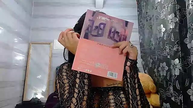 lily jamesx online show from 02-19-25, 10:31