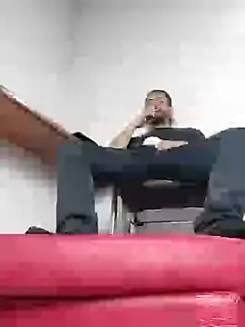 Snapshot of AndresSmith__ chatting on 12-16-24, 02:47 AndresSmith online show from 12-16-24, 02:47