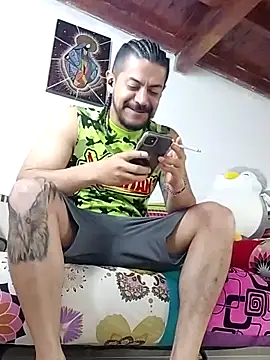 Snapshot of AndresSmith__ chatting on 02-18-25, 01:00 AndresSmith online show from 02-18-25, 01:00