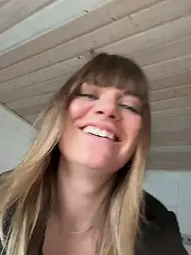 Snapshot of Milla__one chatting on 02-04-25, 12:55 Milla one online show from 02-04-25, 12:55