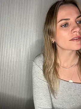 Snapshot of Milla__one chatting on 10-11-25, 05:22 Milla one online show from 10-11-25, 05:22