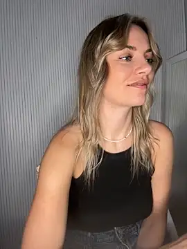 Snapshot of Milla__one chatting on 10-20-25, 07:20 Milla one online show from 10-20-25, 07:20