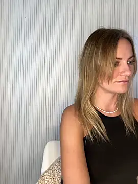 Snapshot of Milla__one chatting on 11-06-25, 10:38 Milla one online show from 11-06-25, 10:38