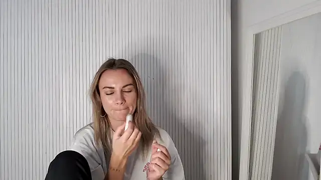 Snapshot of Milla__one chatting on 11-12-25, 01:55 Milla one online show from 11-12-25, 01:55