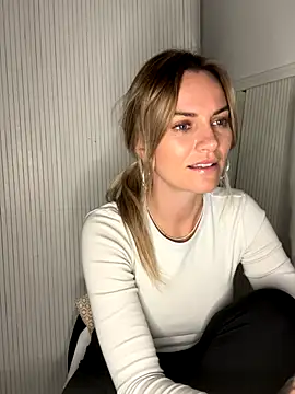 Snapshot of Milla__one chatting on 11-13-25, 04:39 Milla one online show from 11-13-25, 04:39