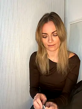 Snapshot of Milla__one chatting on 12-01-25, 08:30 Milla one online show from 12-01-25, 08:30