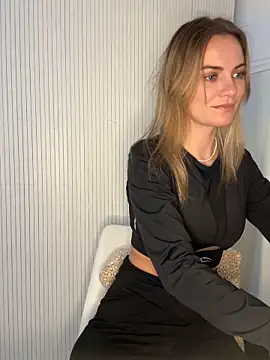 Snapshot of Milla__one chatting on 12-05-25, 12:25 Milla one online show from 12-05-25, 12:25