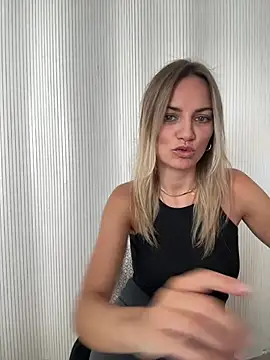 Snapshot of Milla__one chatting on 06-01-26, 08:27 Milla one online show from 06-01-26, 08:27
