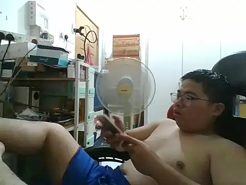 Snapshot of shyboymasturbation chatting on 12-18-24, 12:40 shyboymasturbation online show from 12-18-24, 12:40