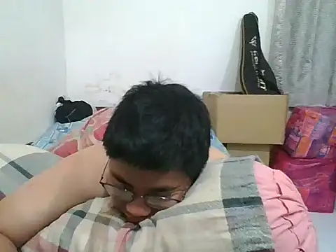 Snapshot of shyboymasturbation chatting on 01-04-25, 06:09 shyboymasturbation online show from 01-04-25, 06:09