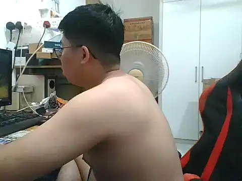 Snapshot of shyboymasturbation chatting on 01-14-25, 01:28 shyboymasturbation online show from 01-14-25, 01:28