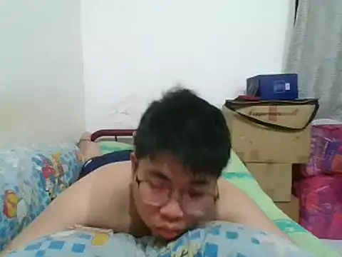 Snapshot of shyboymasturbation chatting on 03-17-25, 03:07 shyboymasturbation online show from 03-17-25, 03:07