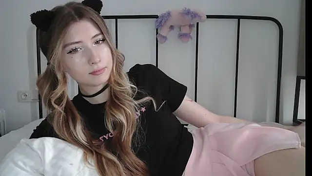 ErikaShyy online show from 07-06-26, 10:01