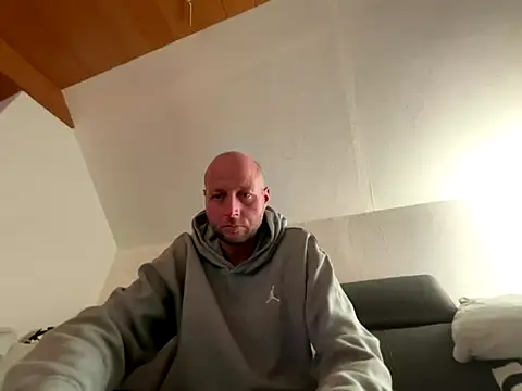 Snapshot of nikeaddicted2 chatting on 11-22-25, 05:34 nikeaddicted2 online show from 11-22-25, 05:34