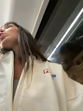 Sophie Avory online show from 10-15-25, 06:19