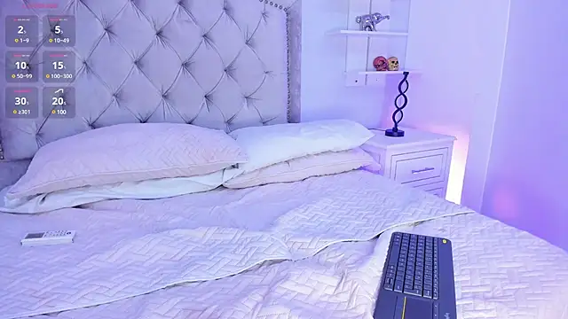 Snapshot of LiaFlowers chatting on 12-18-24, 01:48 LiaFlowers online show from 12-18-24, 01:48