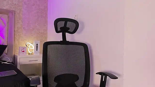 Snapshot of LiaFlowers chatting on 03-01-25, 07:51 LiaFlowers online show from 03-01-25, 07:51